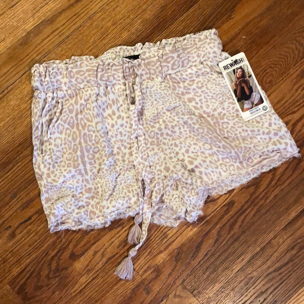 Soft leopard shorts